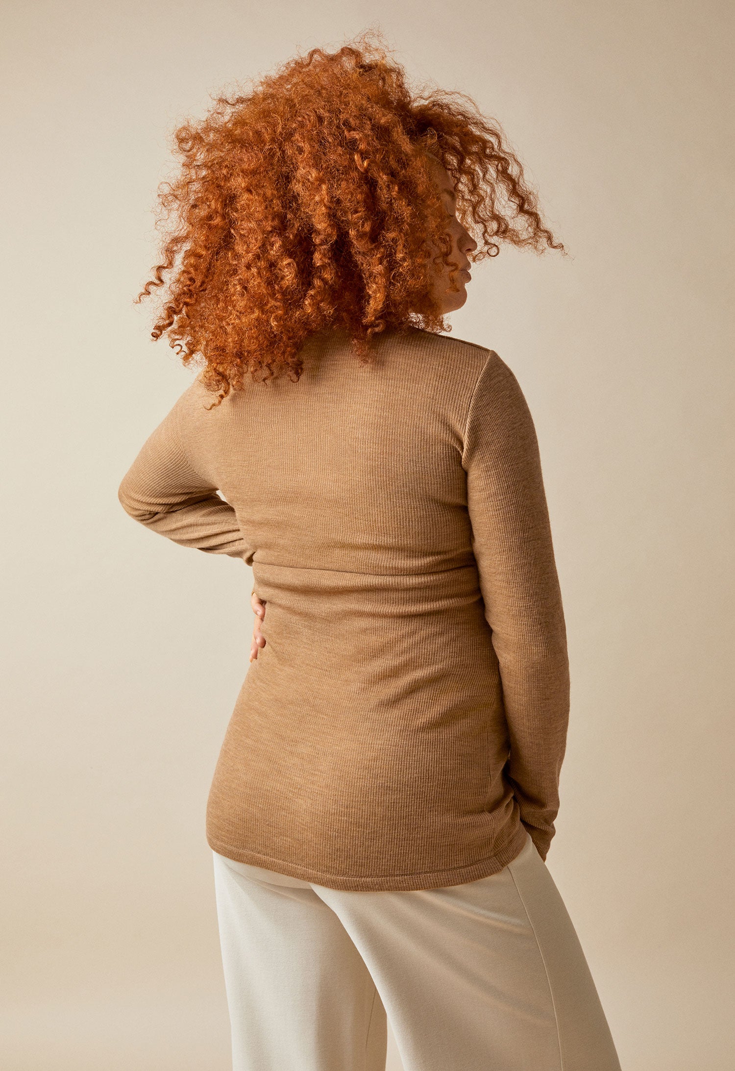 Ribbet top i merinould - Brun melange