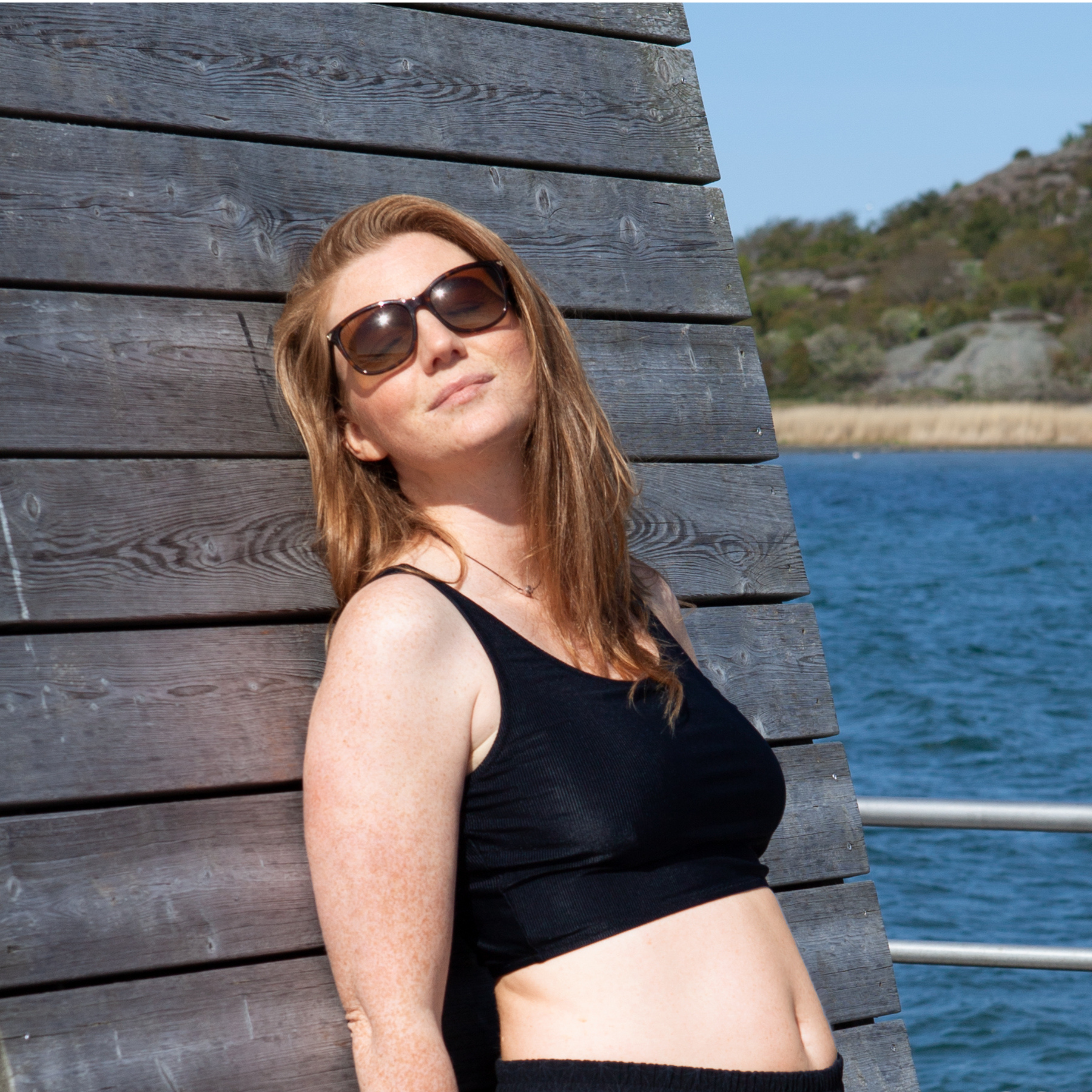 Ribbet badetop - Sort