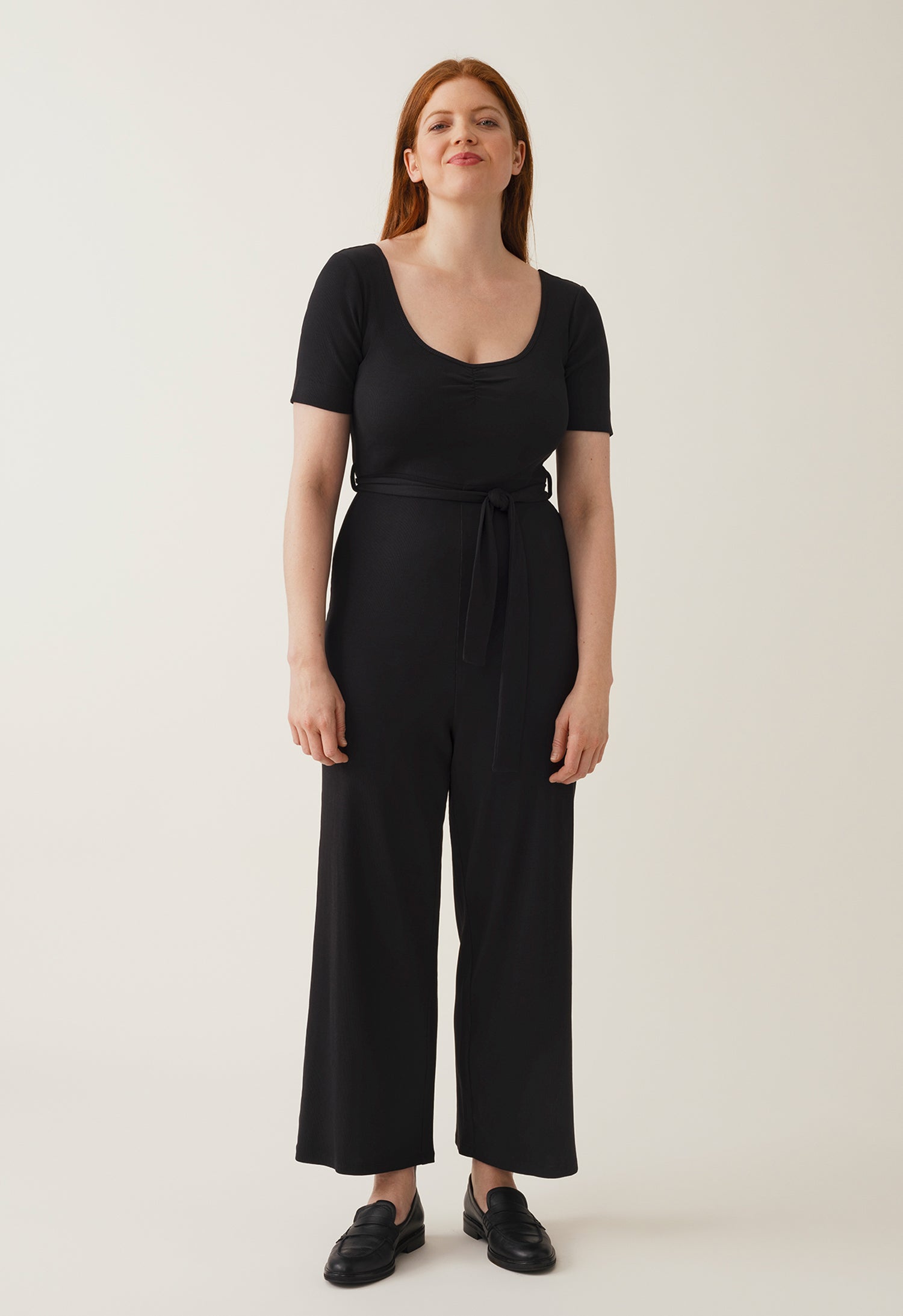 Ribbet gravidjumpsuit - Sort